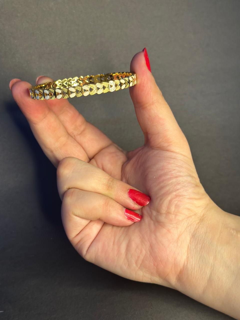 Heartstrings Bangle (Gold)