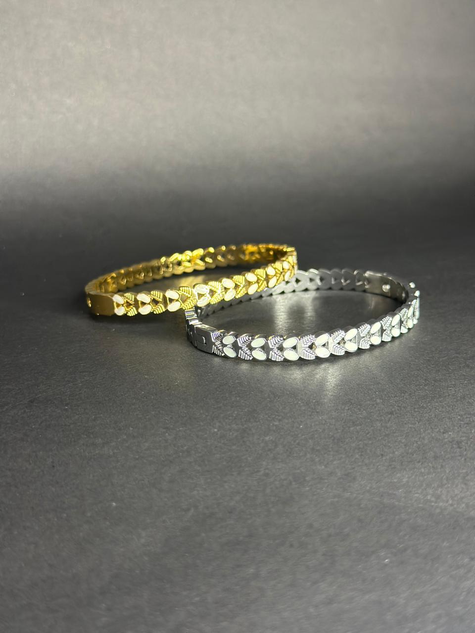 Heartstrings Bangle (Gold)