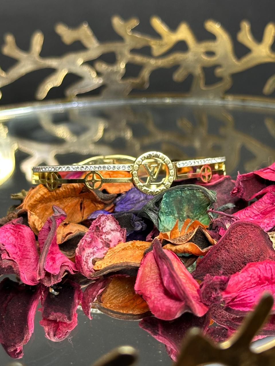 The Vesta Bangle - Your Signature of Modern Elegance