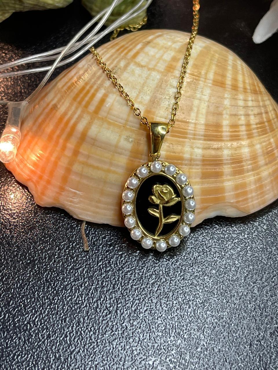 Rosamund Pendant