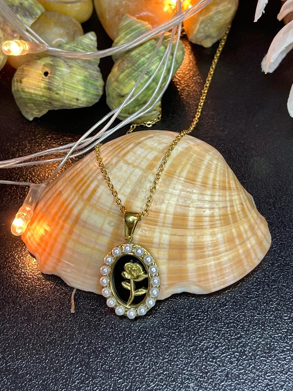 Rosamund Pendant